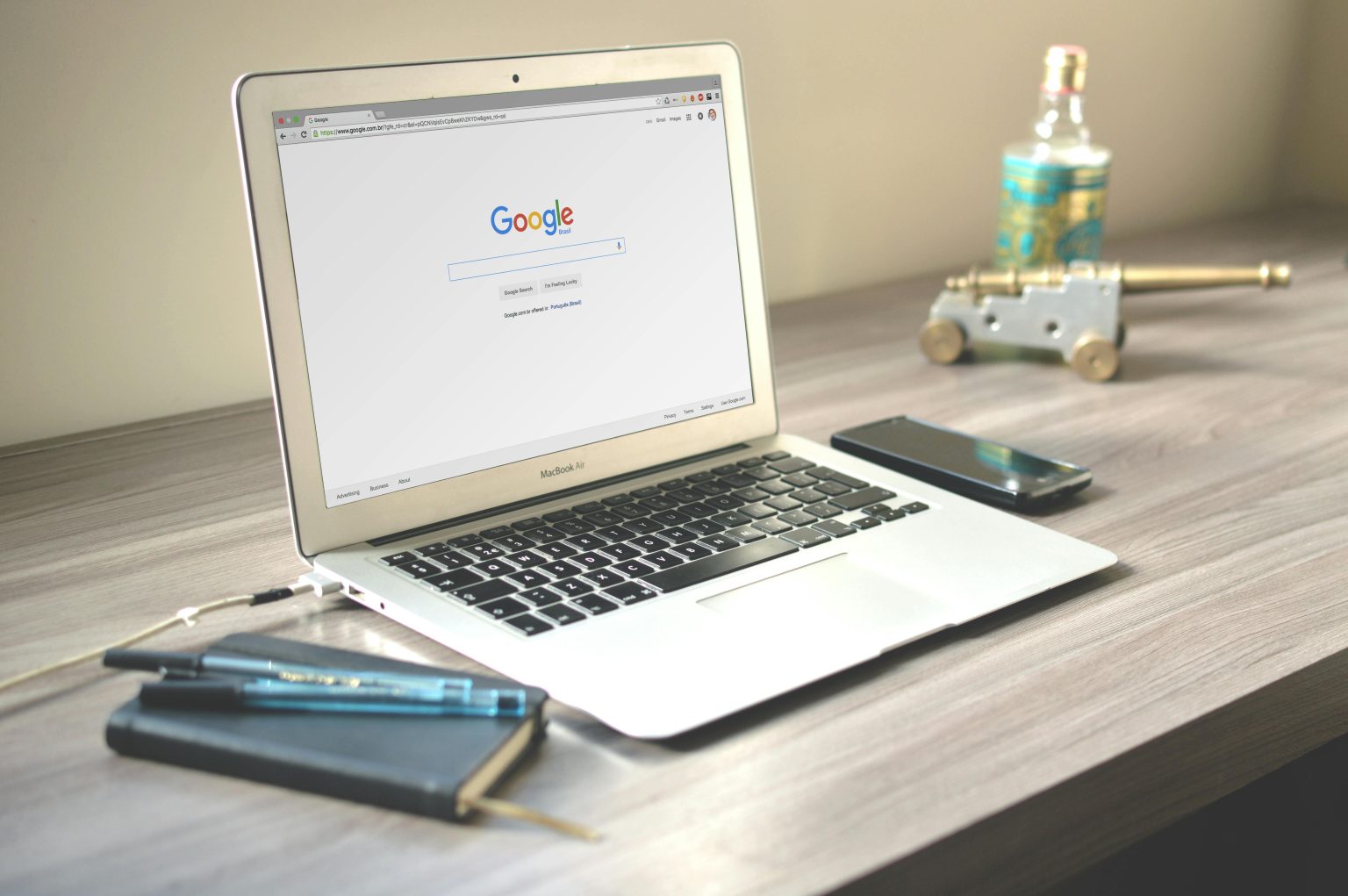 Professionele digital marketing agencies werken samen om online succes en groei te bereiken in het digitale tijdperk